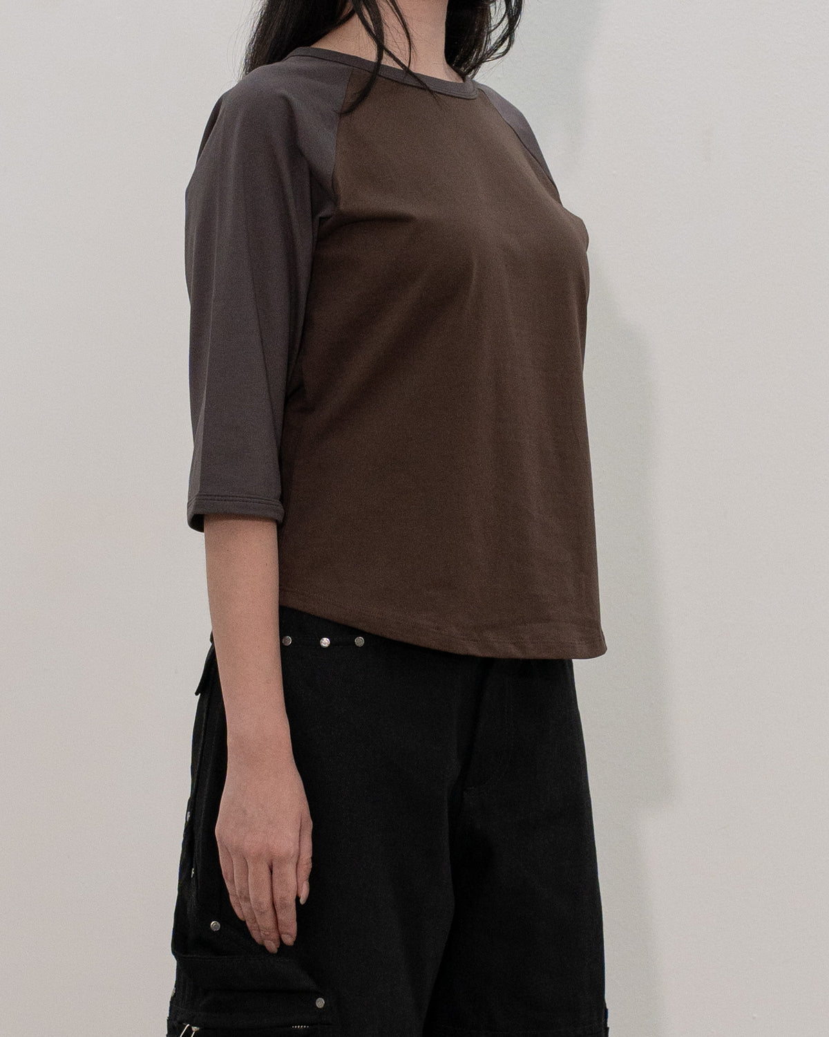 BARROWS, lightweight raglan t-shirt, worn